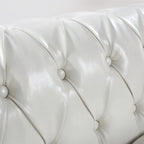 Canapé Chesterfield 3 places 84 po avec accoudoirs roulés et garniture cloutée argentée | Blanc